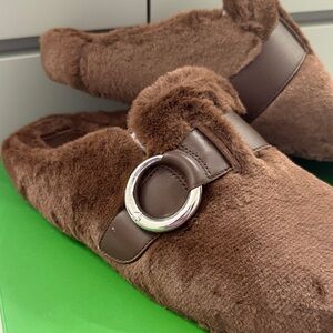 Kate Spade halo clog in hot fudge faux fur in size 8.5